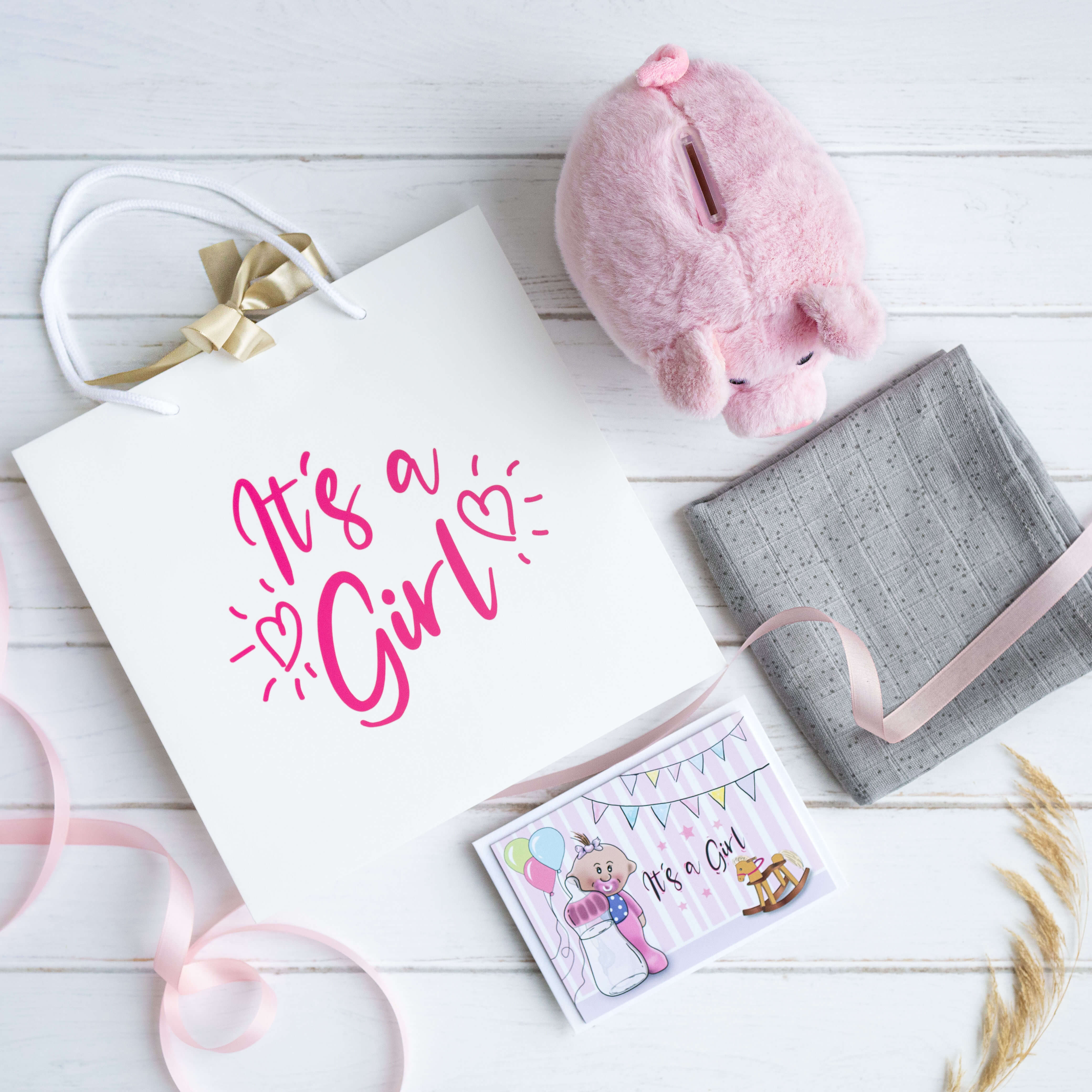 Geschenkset Geburt Mädchen - Plüsch Sparschwein, Karte, Mulltuch und hochwertige Tasche